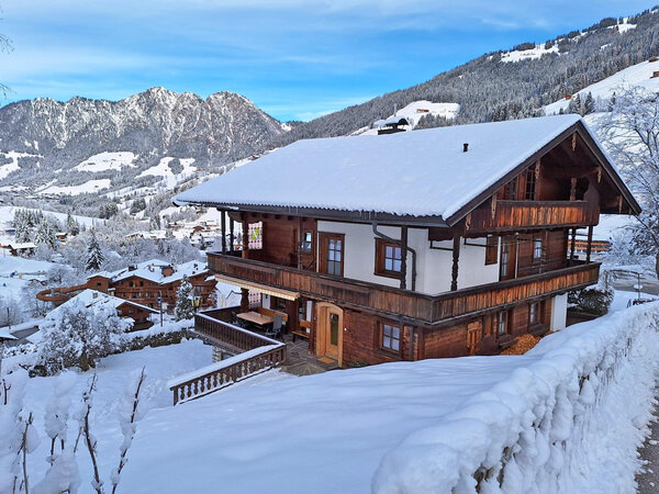 Hausansicht im Winter