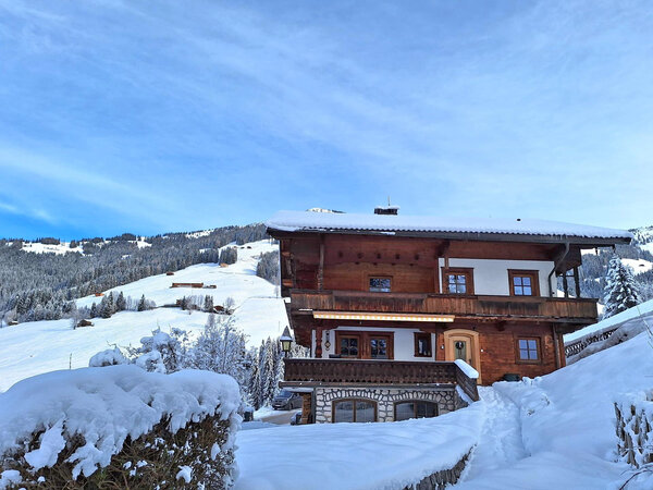 Hausansicht im Winter