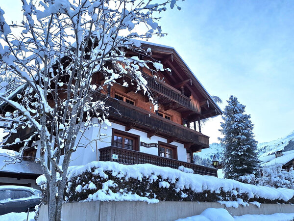 Hausansicht im Winter